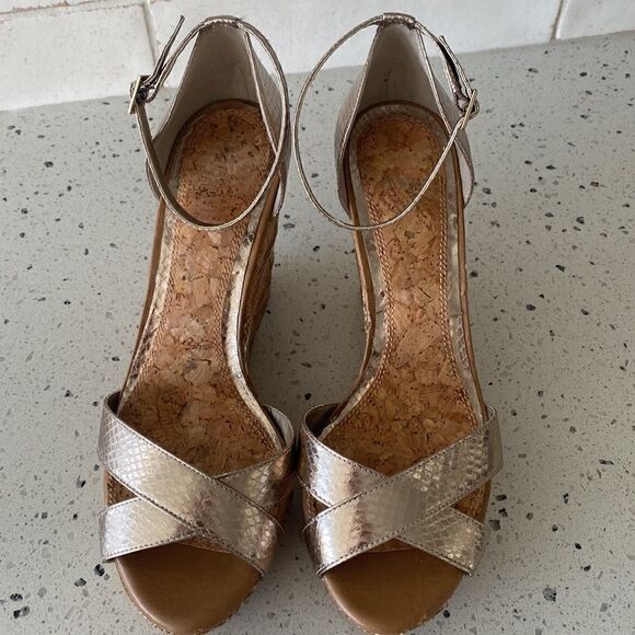 Gianni Bini Women Cork Wedge Metallic Gold Ankle Strap Platform Sandals Size 10 - Picture 14 of 16